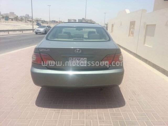2002 لكزس إي إس