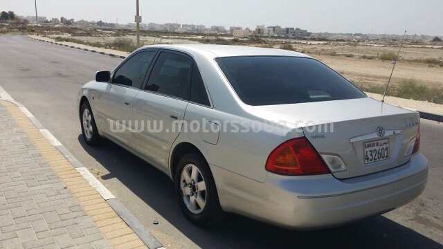 2001 تويوتا أفالون