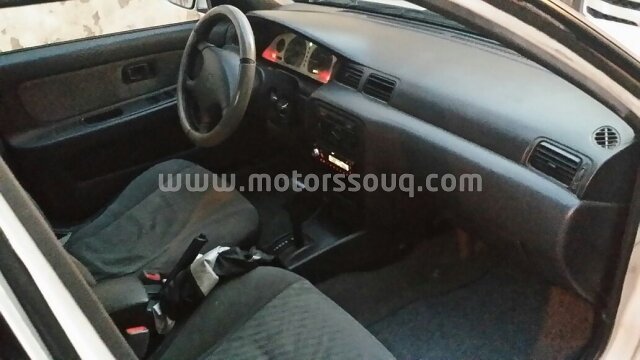 2000 نيسان صني
