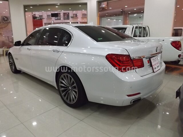 2012 بي إم دبليو 740