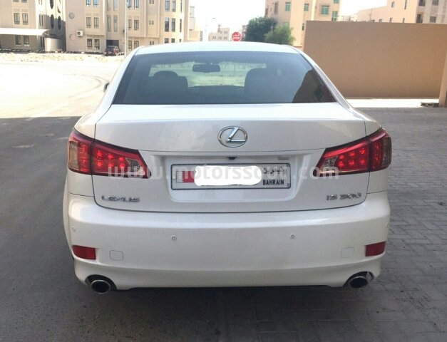 2011 لكزس آي إس