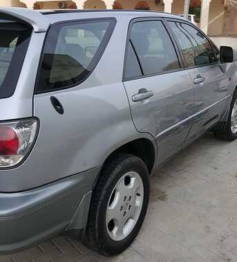 2002 لكزس آر إكس 300