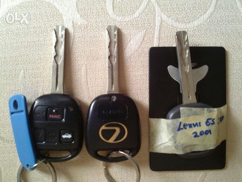 2001 لكزس إي إس 300