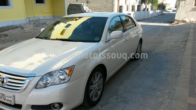 2010 تويوتا أفالون