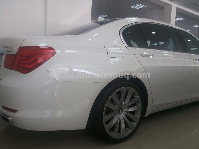 2011 بي إم دبليو 740