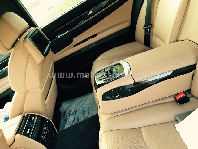 2011 بي إم دبليو 750