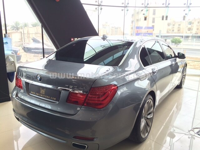 2011 بي إم دبليو 750