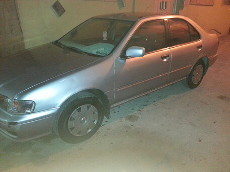 2000 نيسان صني