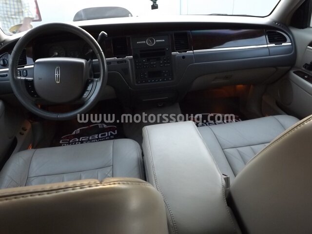 2003 Lincoln Town CAR