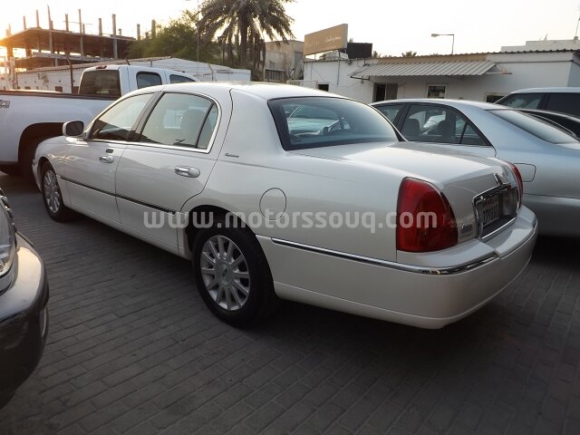 2003 Lincoln Town CAR