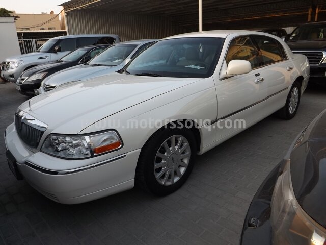 2003 Lincoln Town CAR