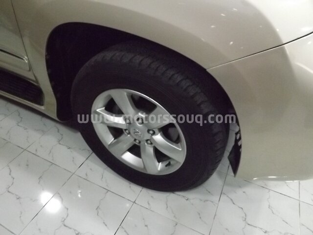 2010 لكزس أخرى