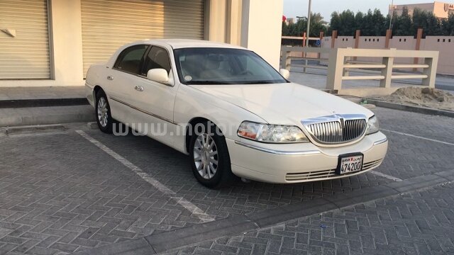 2008 لينكون تاون كار