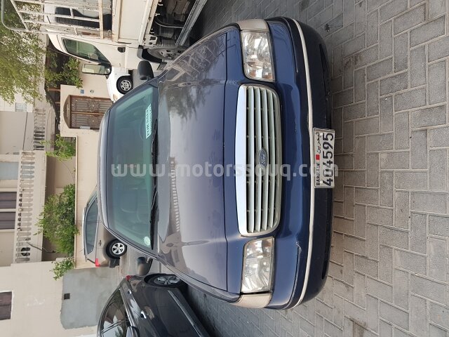 2004 Ford Crown Victoria