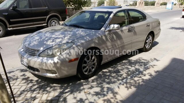 2002 لكزس إي إس