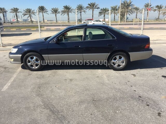 1999 لكزس إي إس