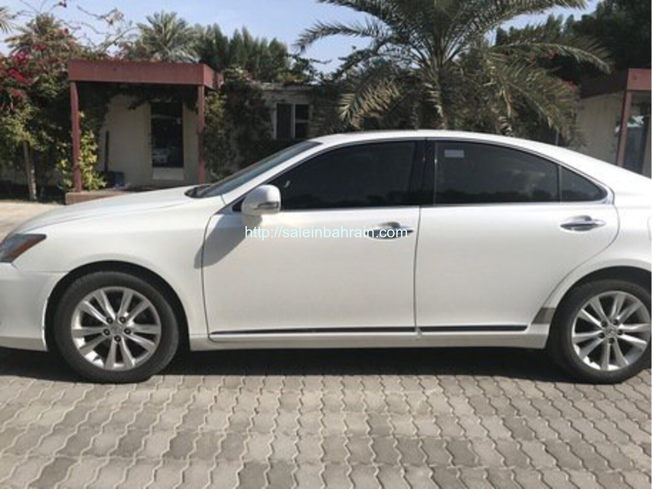 2011 لكزس إي إس 350