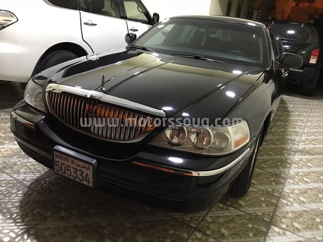 2010 لينكون تاون كار