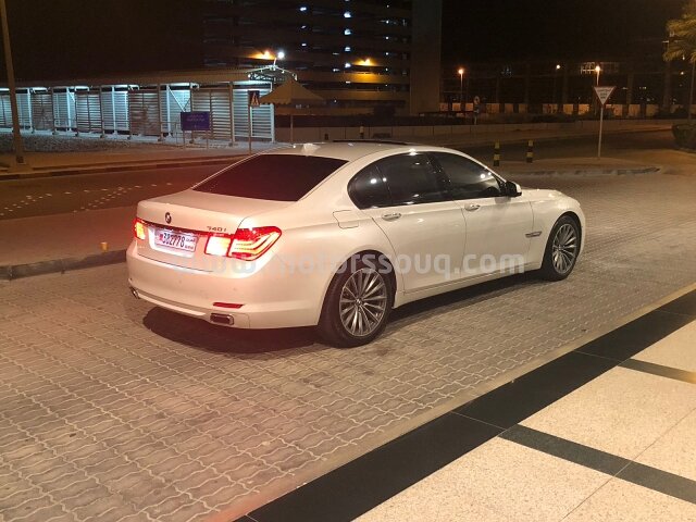 2011 بي إم دبليو 740
