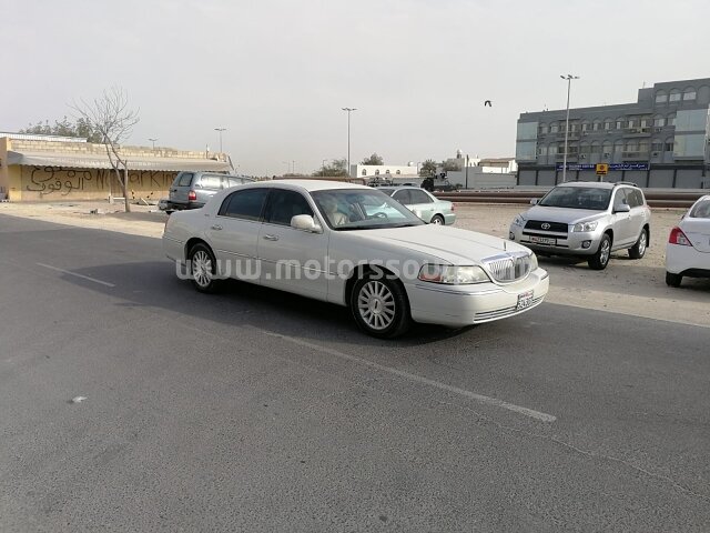 2004 Lincoln Town CAR