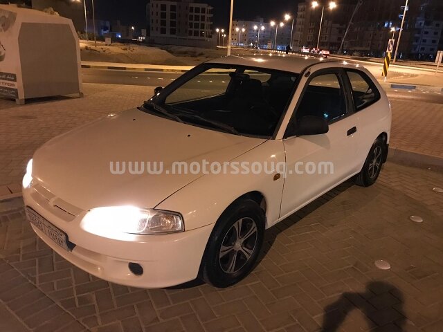 2001 Mitsubishi Colt