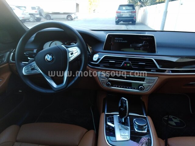 2016 BMW 750