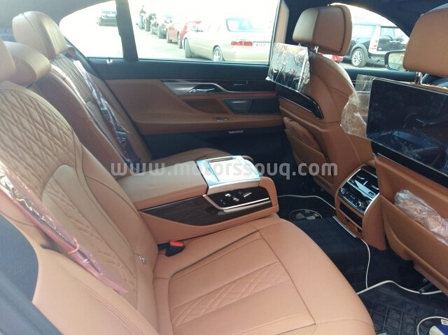 2016 BMW 750