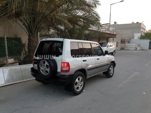 2000 ميتسوبيشي باجيرو