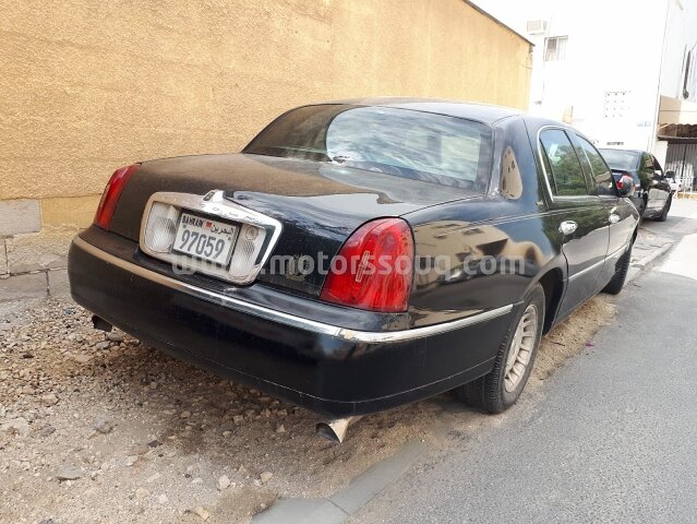 2003 Lincoln Town CAR