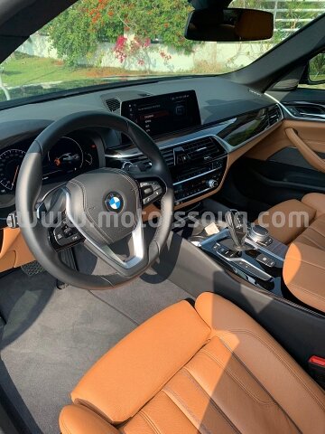 2019 BMW 530