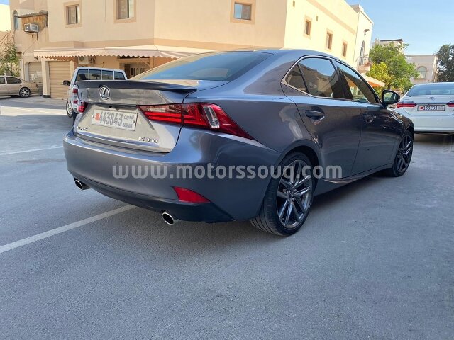 2015 لكزس أخرى