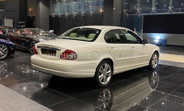 2009 جاغوار إكس إف
