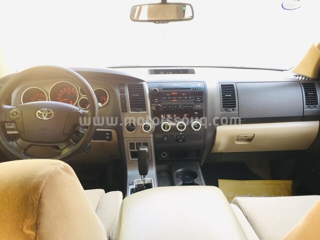 2010 تويوتا سيكويا