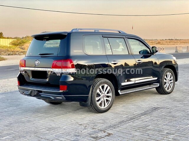 2016 Toyota Land Cruiser