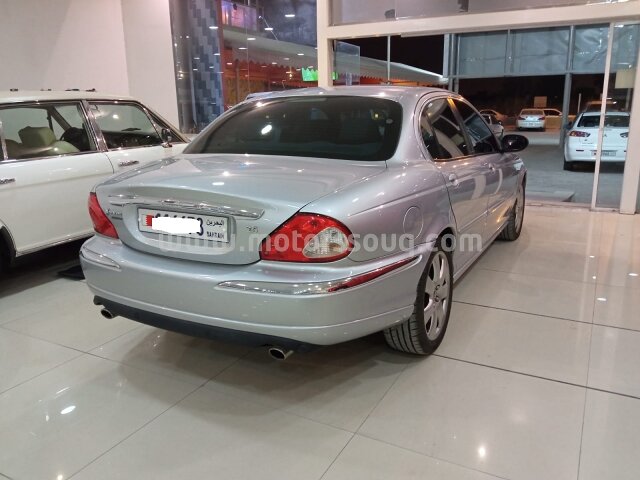 2006 جاغوار إكس إف