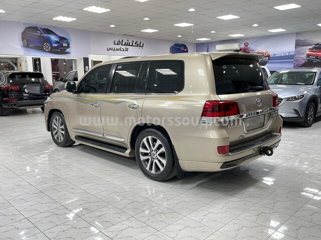 2016 Toyota Land Cruiser