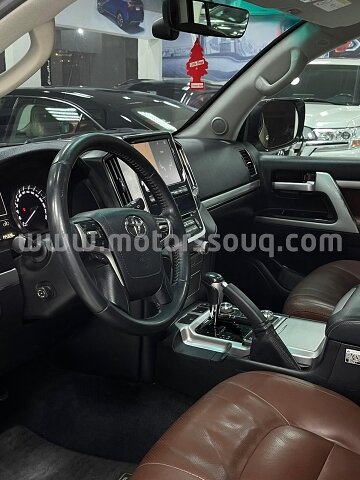 2016 Toyota Land Cruiser