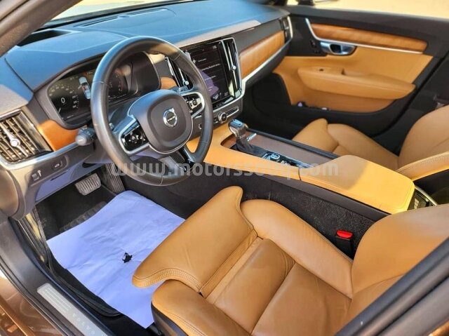 2017 Volvo S90