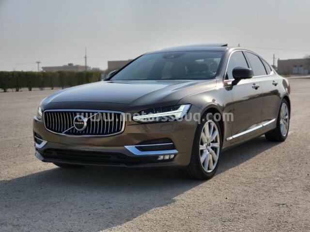 2017 Volvo S90