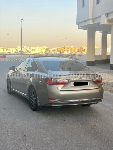 2018 لكزس إي إس