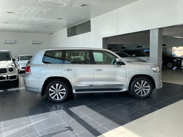 2017 Toyota Land Cruiser
