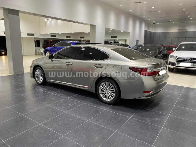 2016 Lexus ES