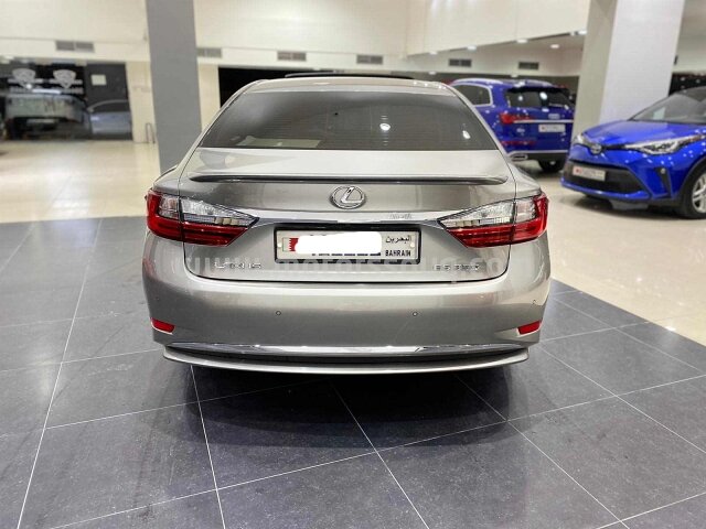 2016 Lexus ES