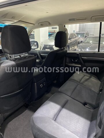 2017 Mitsubishi Pajero
