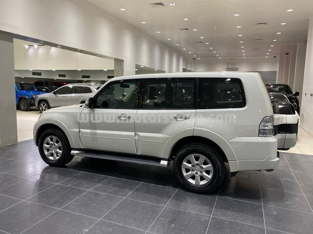 2017 Mitsubishi Pajero