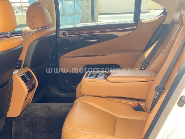 2014 Lexus LS