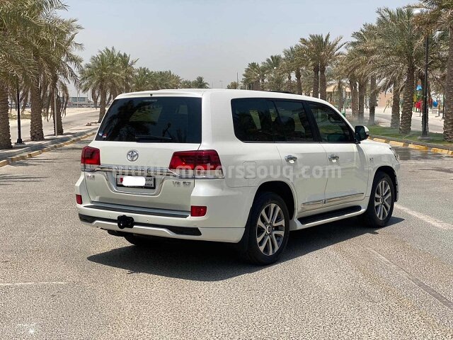 2018 Toyota Land Cruiser