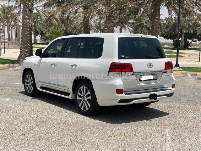 2018 Toyota Land Cruiser
