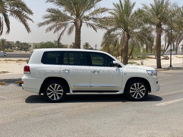 2018 Toyota Land Cruiser