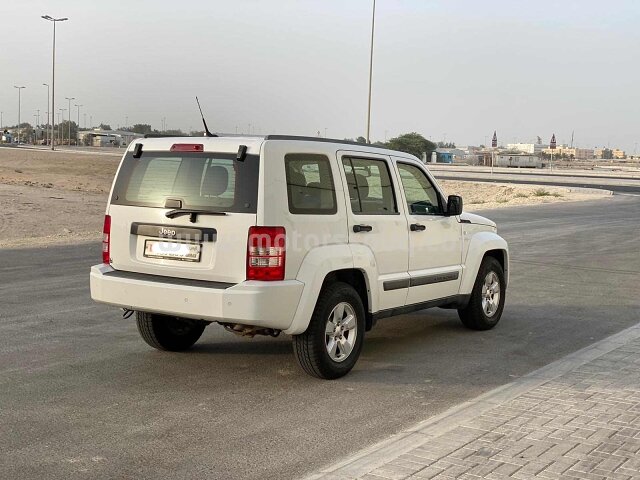 2011 جيب شيروكي